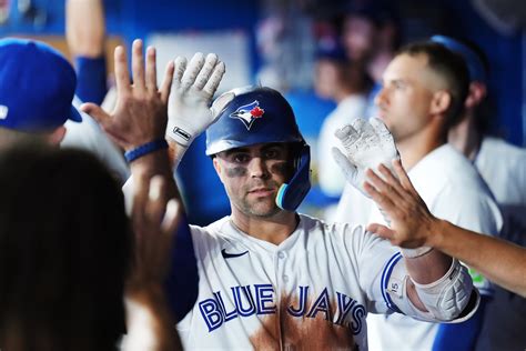 Blue Jays hit 3 home runs, beat Ohtani and the Angels